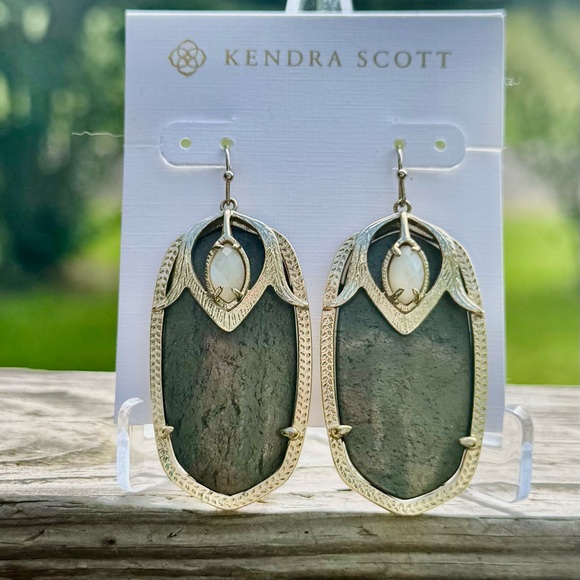 ✨ Kendra Scott Vintage Darby Gold Drop Earrings✨ - Picture 5 of 5